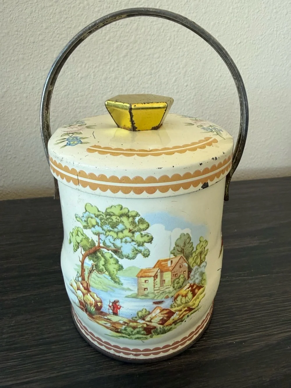Vintage Murray Allen Imports pastoral Tin‎ with lid and handle